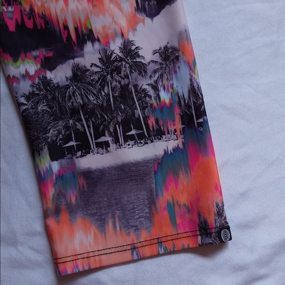 ONZIE Neon Cropped Leggings - Picture 8 of 11